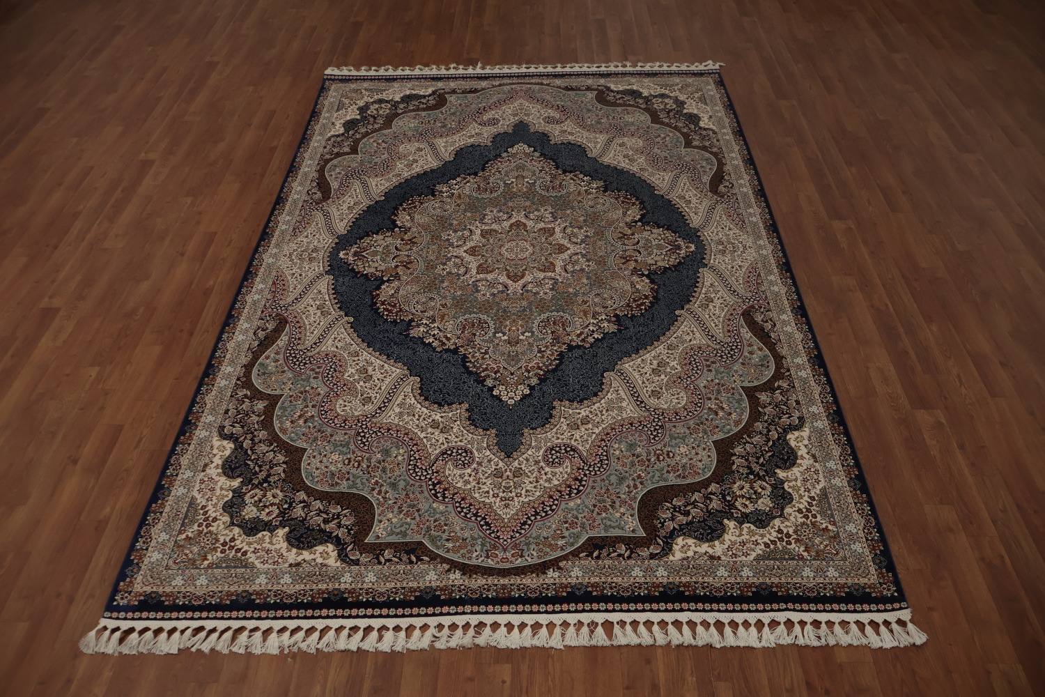 Luxurious Persian Style Rug with Intricate Medallion Design 7x10
