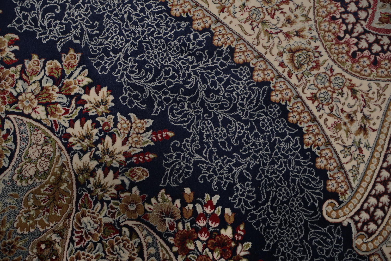 Luxurious Persian Style Rug with Intricate Medallion Design 7x10