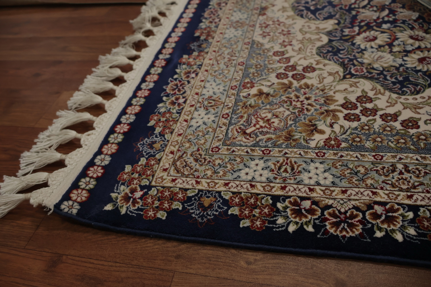 Luxurious Persian Style Rug with Intricate Medallion Design 7x10