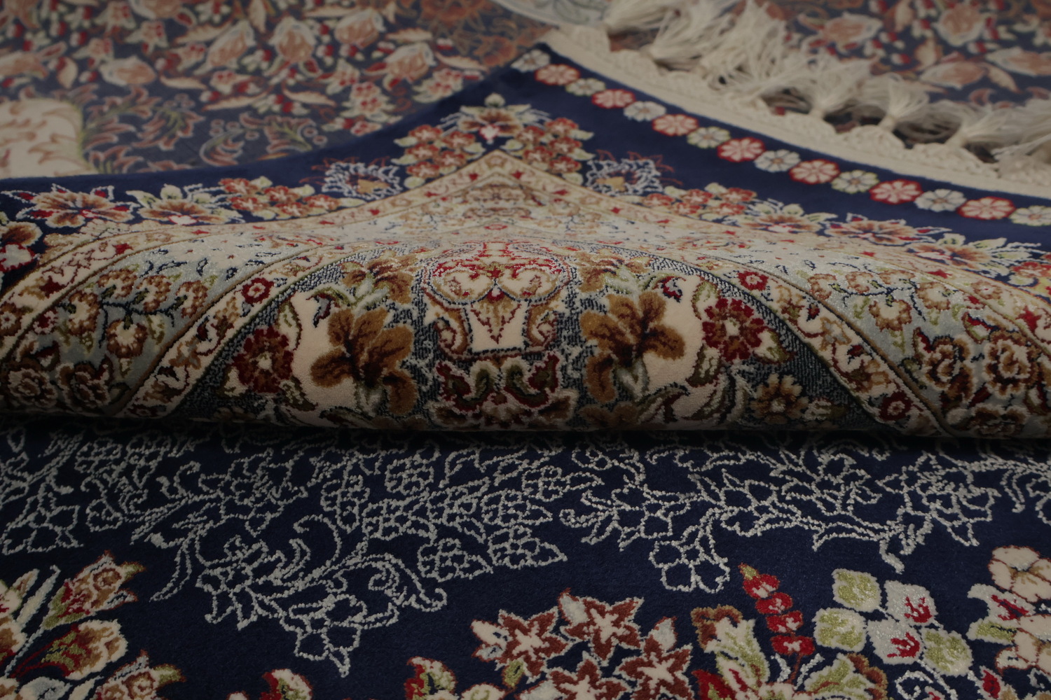 Luxurious Persian Style Rug with Intricate Medallion Design 7x10