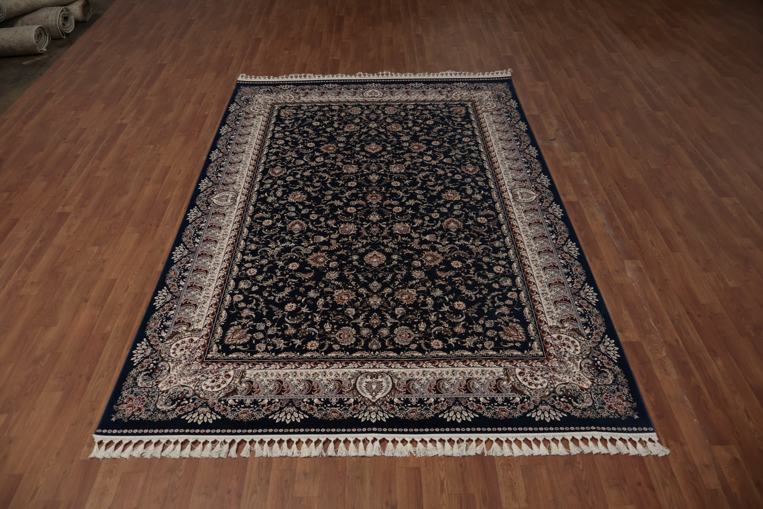 Elegant Persian-Inspired Floral Rug with Navy and Beige Highlights 7x10