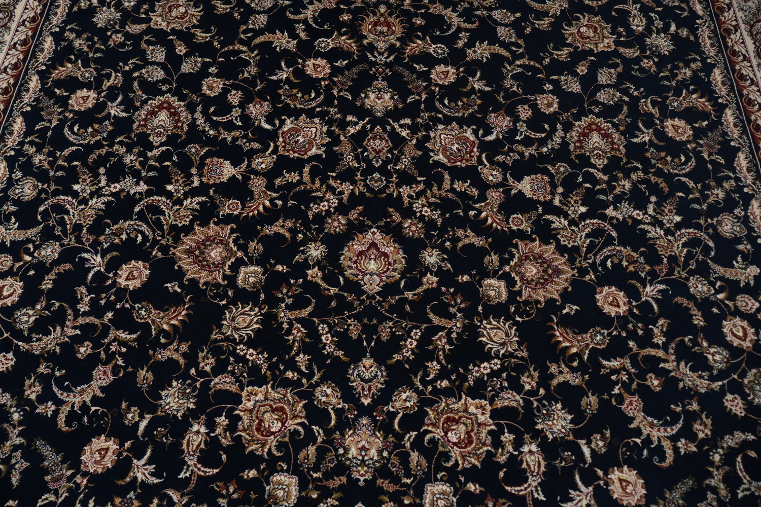 Elegant Persian-Inspired Floral Rug with Navy and Beige Highlights 7x10