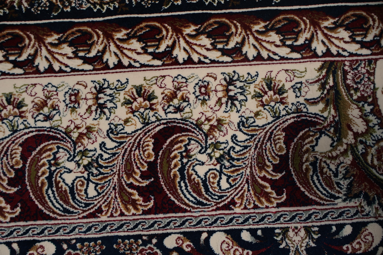 Elegant Persian-Inspired Floral Rug with Navy and Beige Highlights 7x10