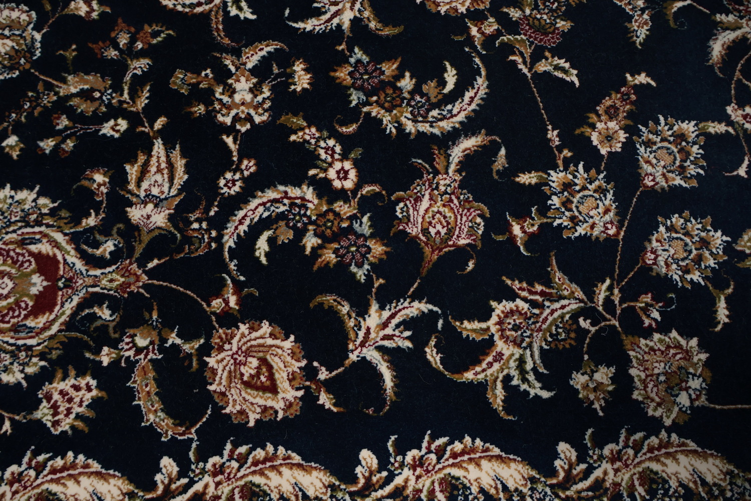 Elegant Persian-Inspired Floral Rug with Navy and Beige Highlights 7x10