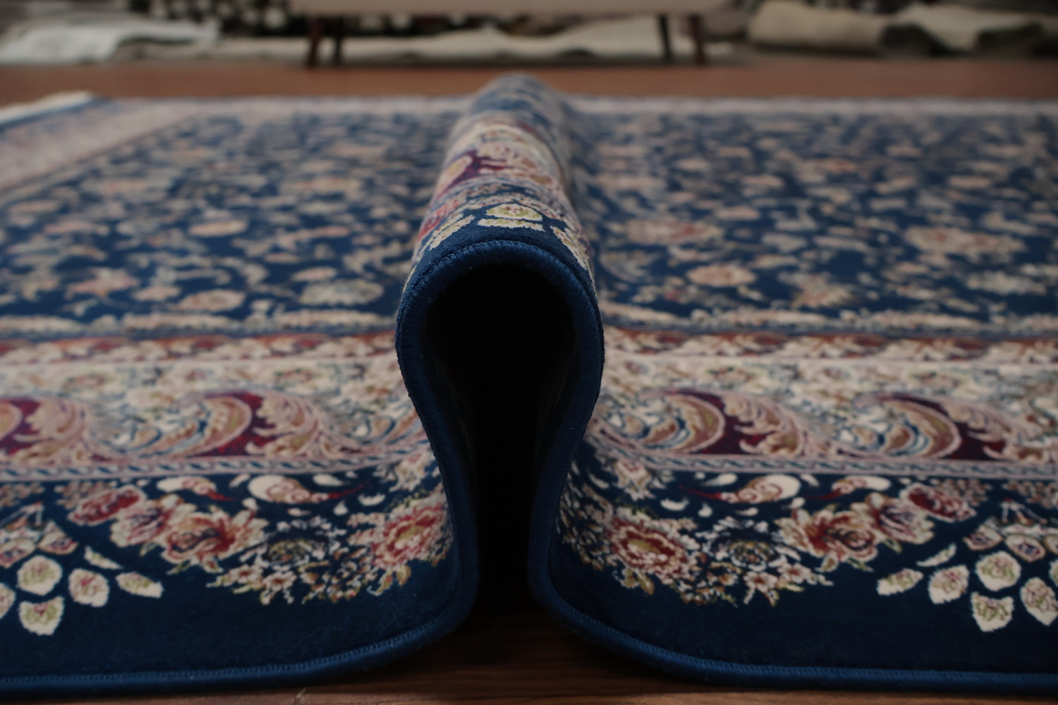 Elegant Persian-Inspired Floral Rug with Navy and Beige Highlights 7x10