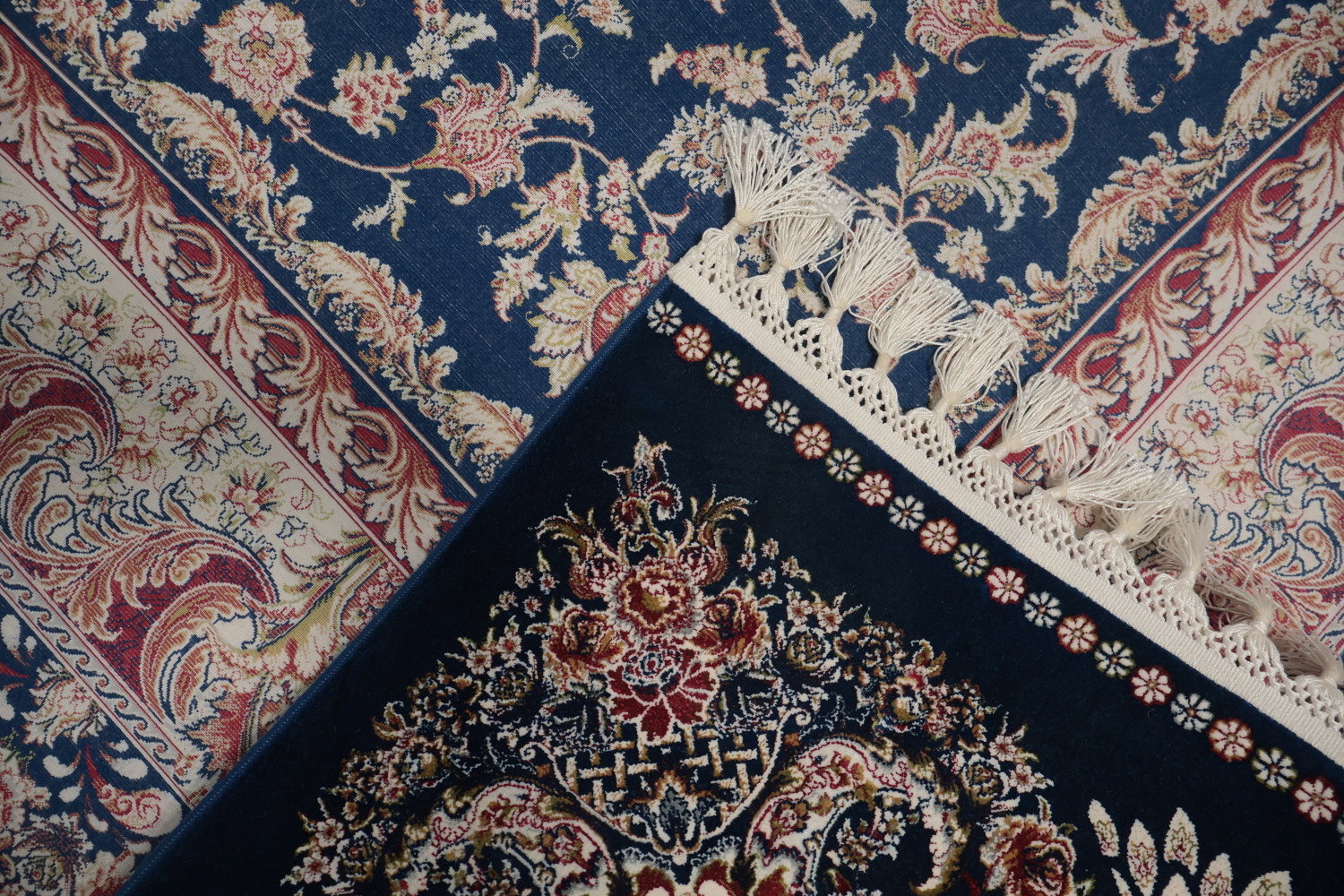 Elegant Persian-Inspired Floral Rug with Navy and Beige Highlights 7x10