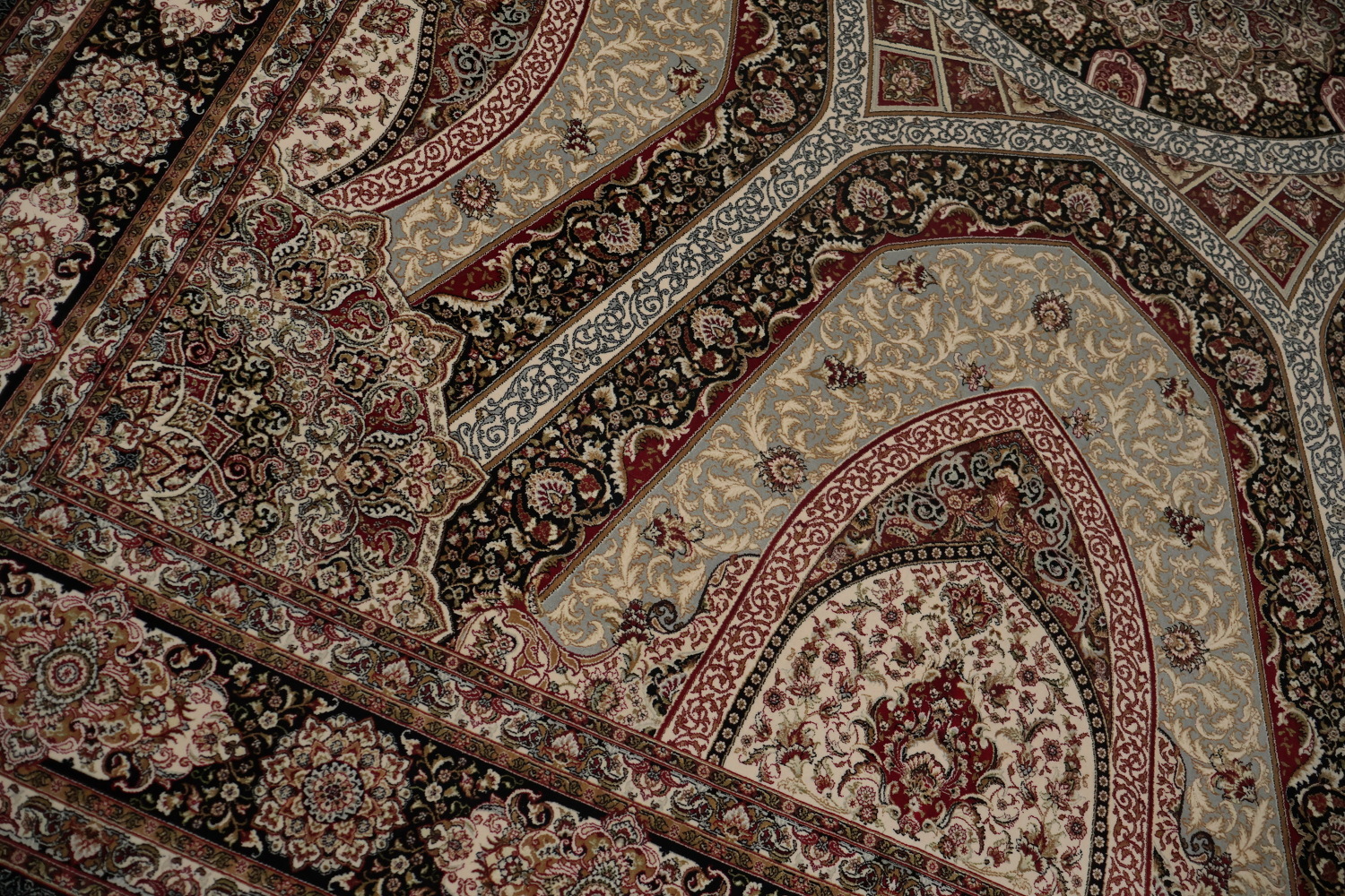 Elegant Traditional Paisley Design Rug with Intricate Patterns 7x10