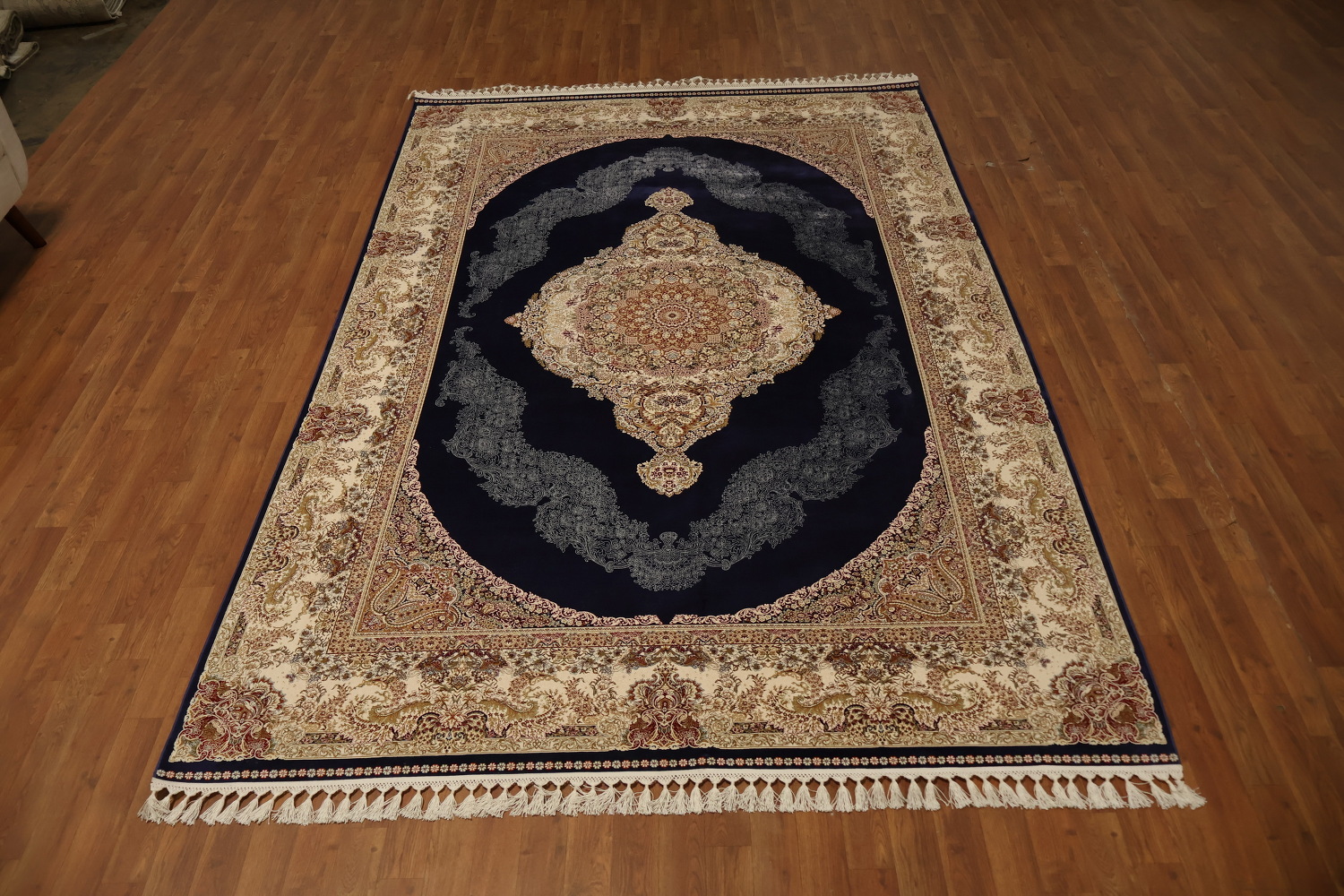 Luxury Persian-Inspired Rug with Intricate Blue Medallion Design 7x10