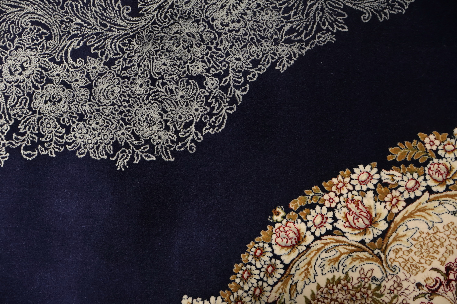 Luxury Persian-Inspired Rug with Intricate Blue Medallion Design 7x10