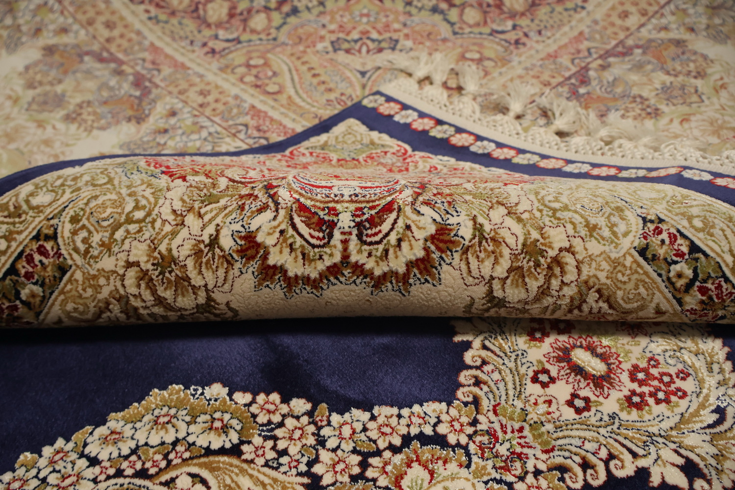 Luxury Persian-Inspired Rug with Intricate Blue Medallion Design 7x10