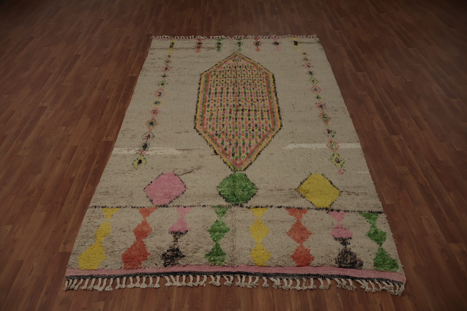 Exquisite Tribal Moroccan Area Rug 6x10 Perfect for Eclectic Spaces
