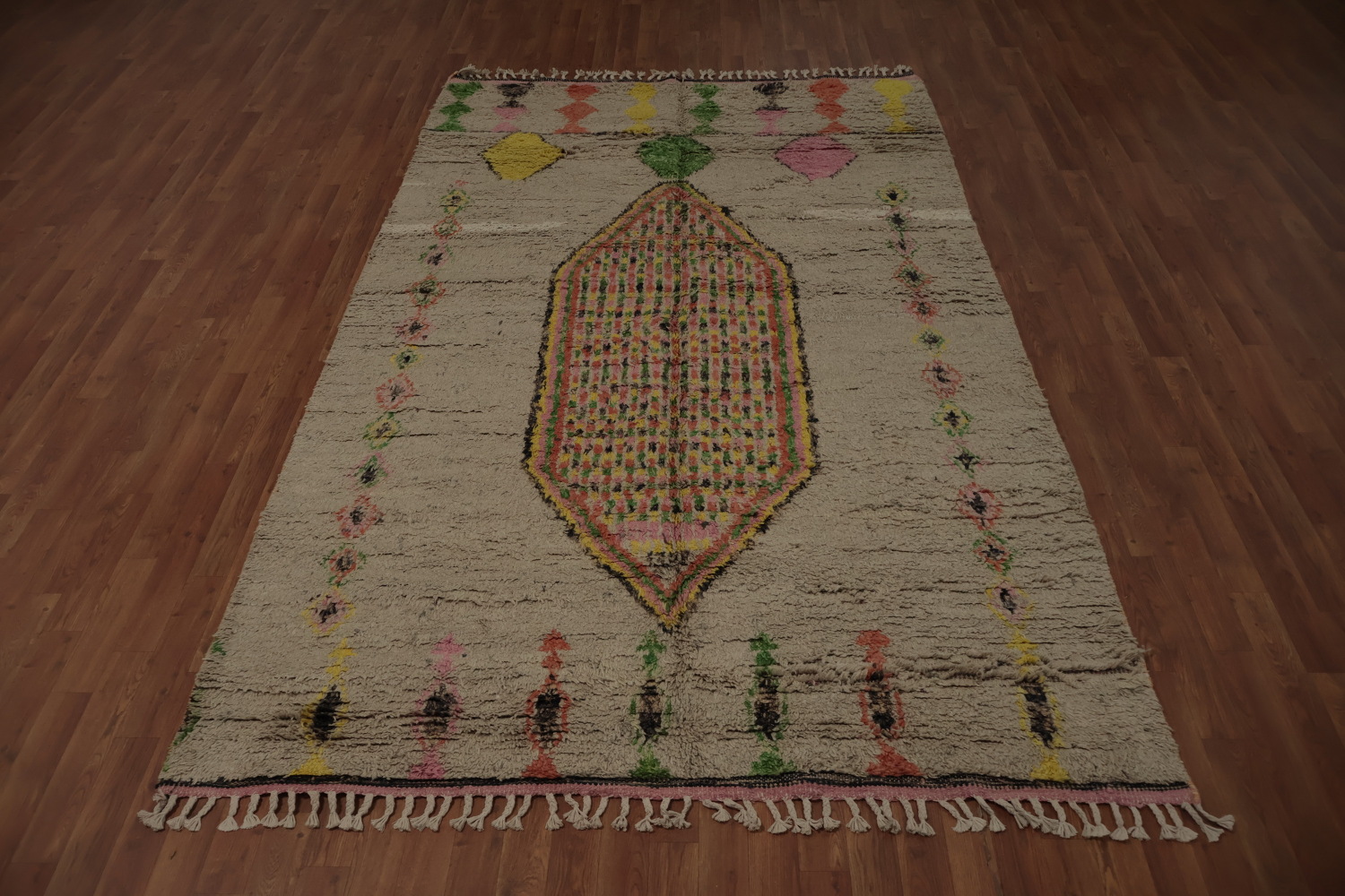 Exquisite Tribal Moroccan Area Rug 6x10 Perfect for Eclectic Spaces