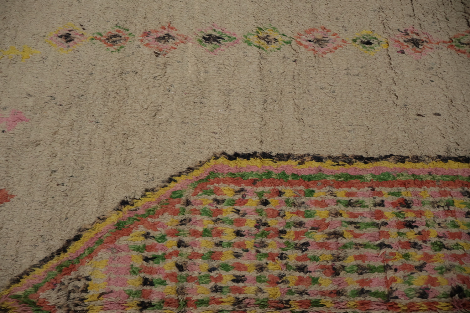 Exquisite Tribal Moroccan Area Rug 6x10 Perfect for Eclectic Spaces