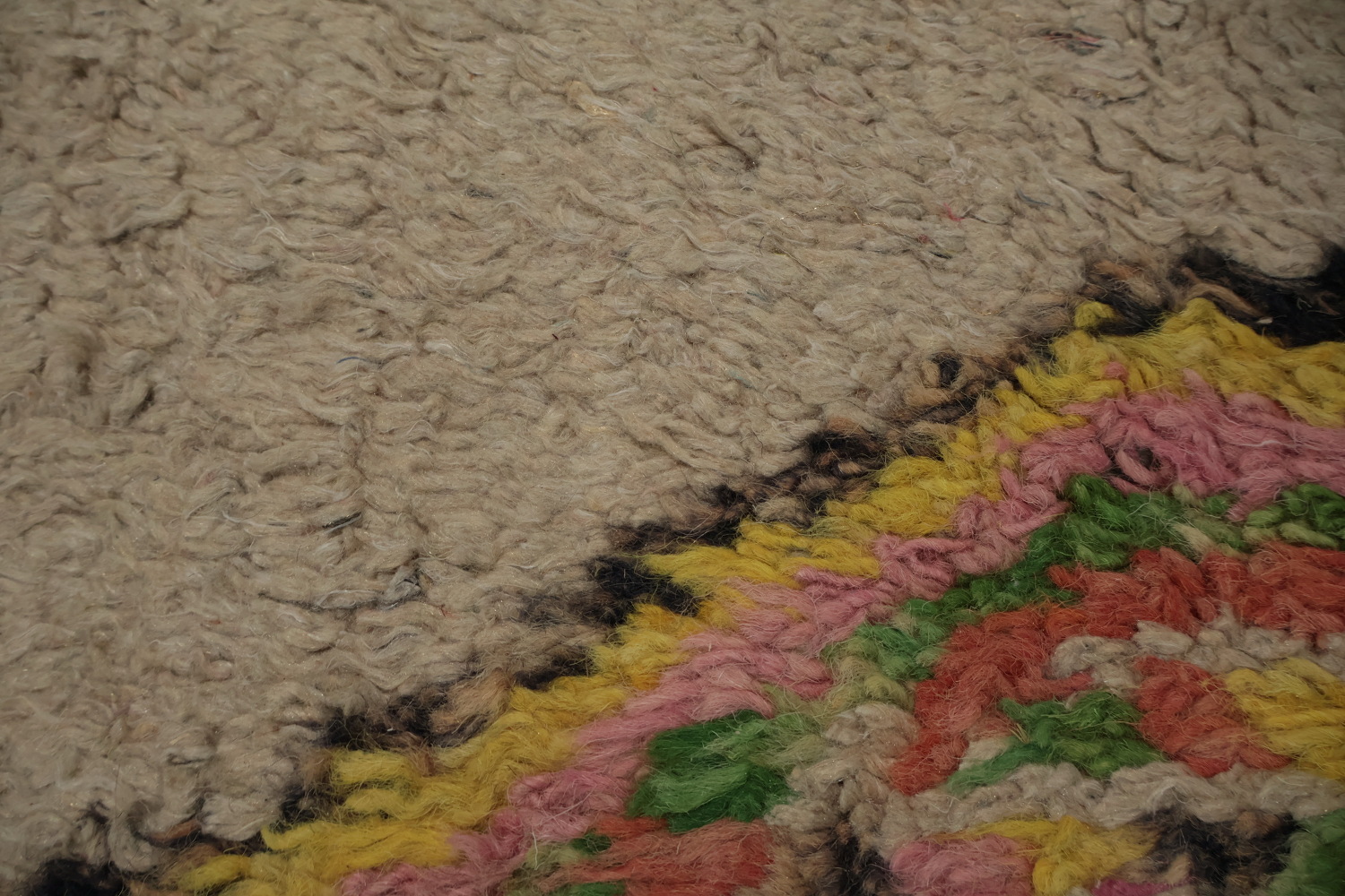 Exquisite Tribal Moroccan Area Rug 6x10 Perfect for Eclectic Spaces