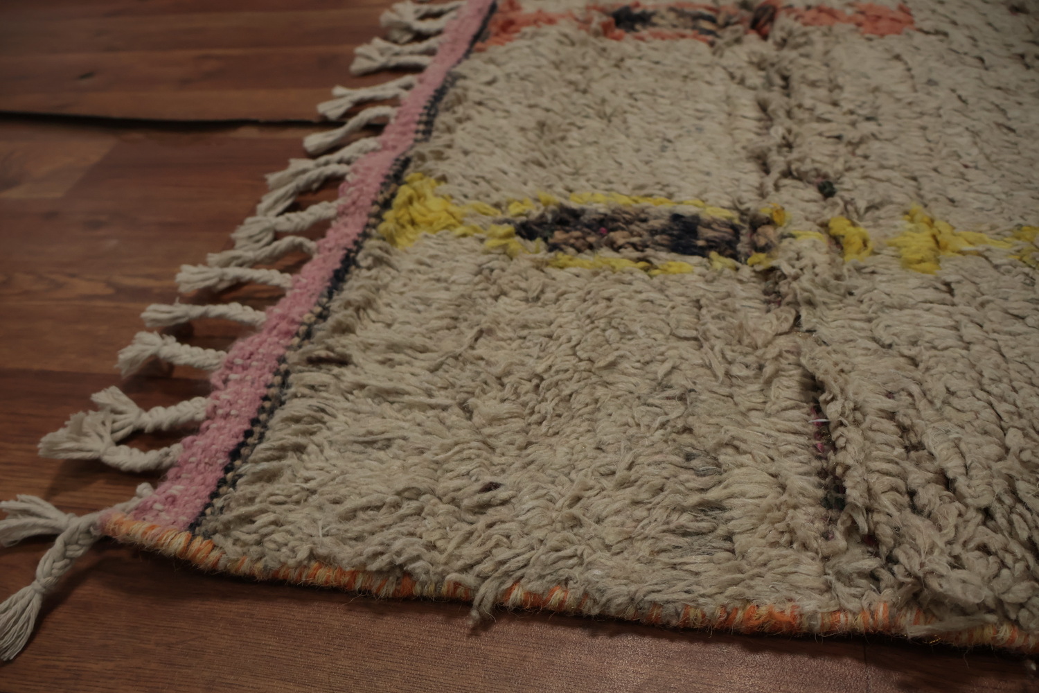 Exquisite Tribal Moroccan Area Rug 6x10 Perfect for Eclectic Spaces