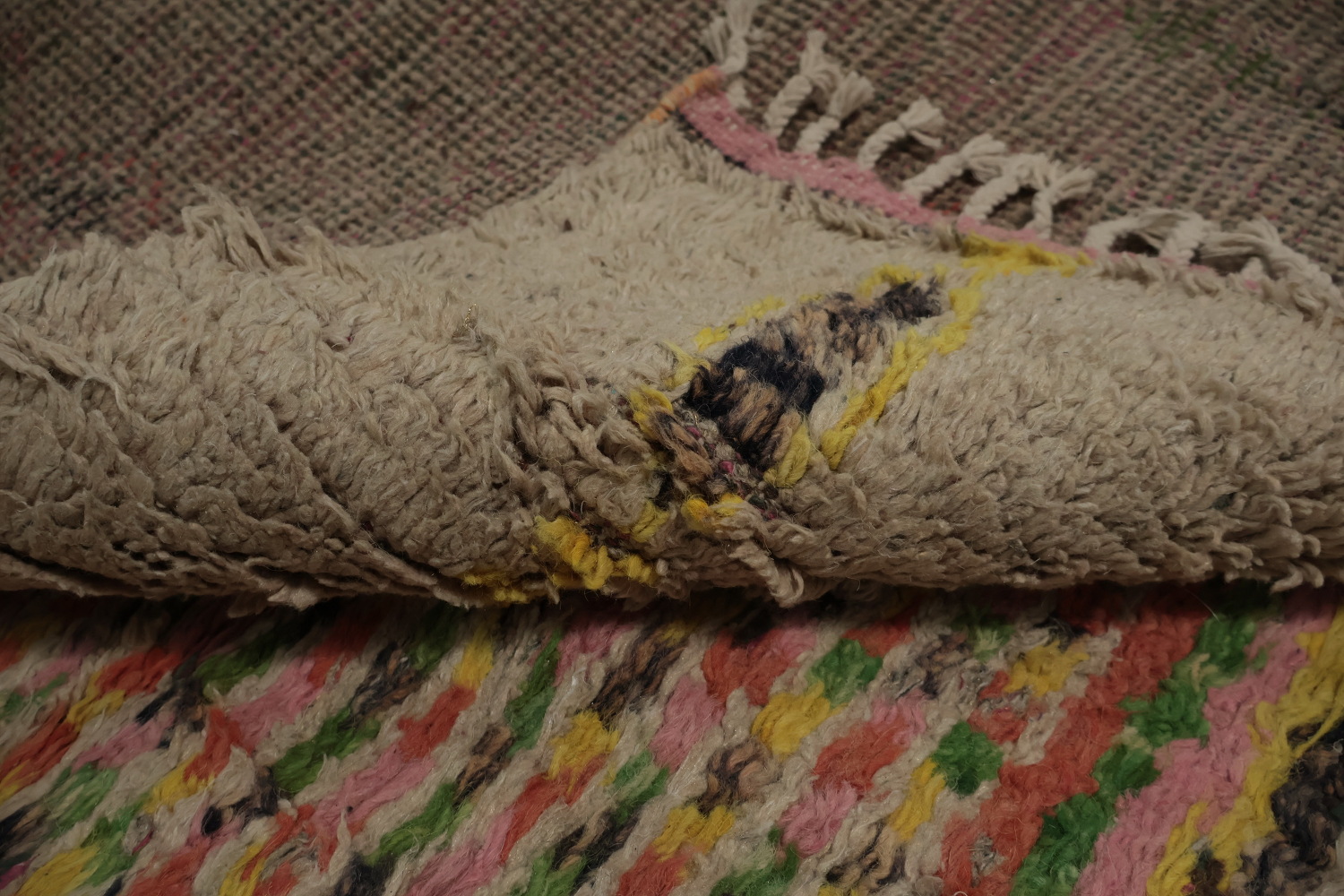 Exquisite Tribal Moroccan Area Rug 6x10 Perfect for Eclectic Spaces