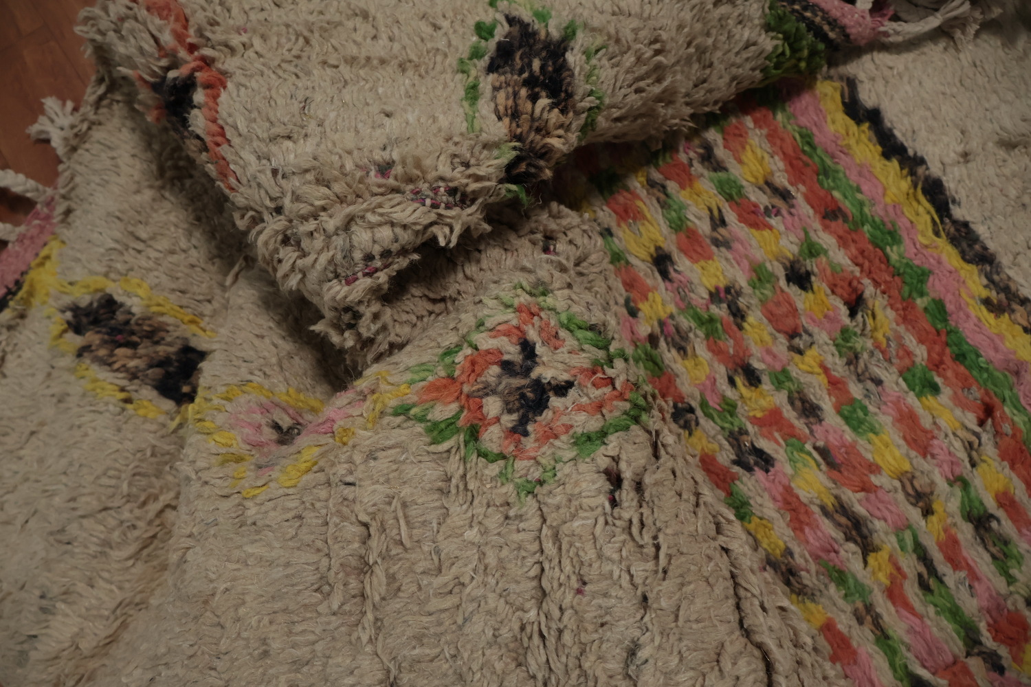 Exquisite Tribal Moroccan Area Rug 6x10 Perfect for Eclectic Spaces