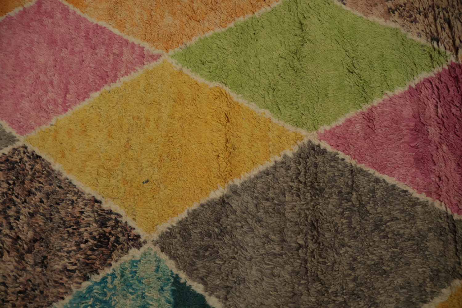 Diamond Motif Moroccan Area Rug 6x9 for Artistic Home Displays