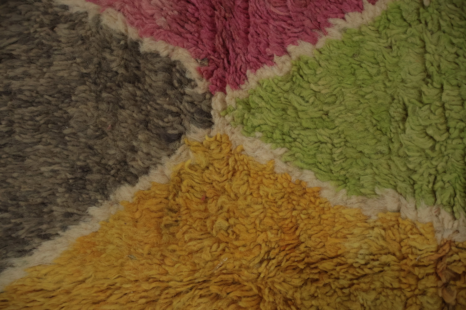 Diamond Motif Moroccan Area Rug 6x9 for Artistic Home Displays