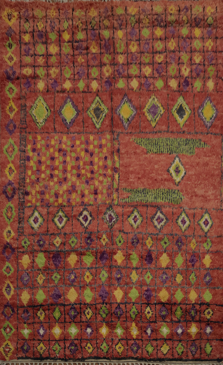 Diamond-Patterned Moroccan Area Rug 7x10 for Modern Interiors