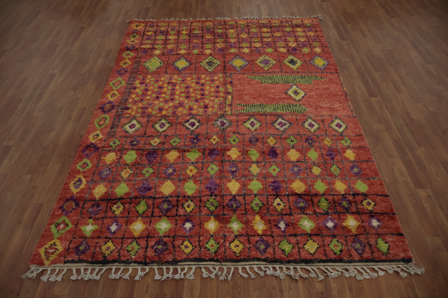 Diamond-Patterned Moroccan Area Rug 7x10 for Modern Interiors
