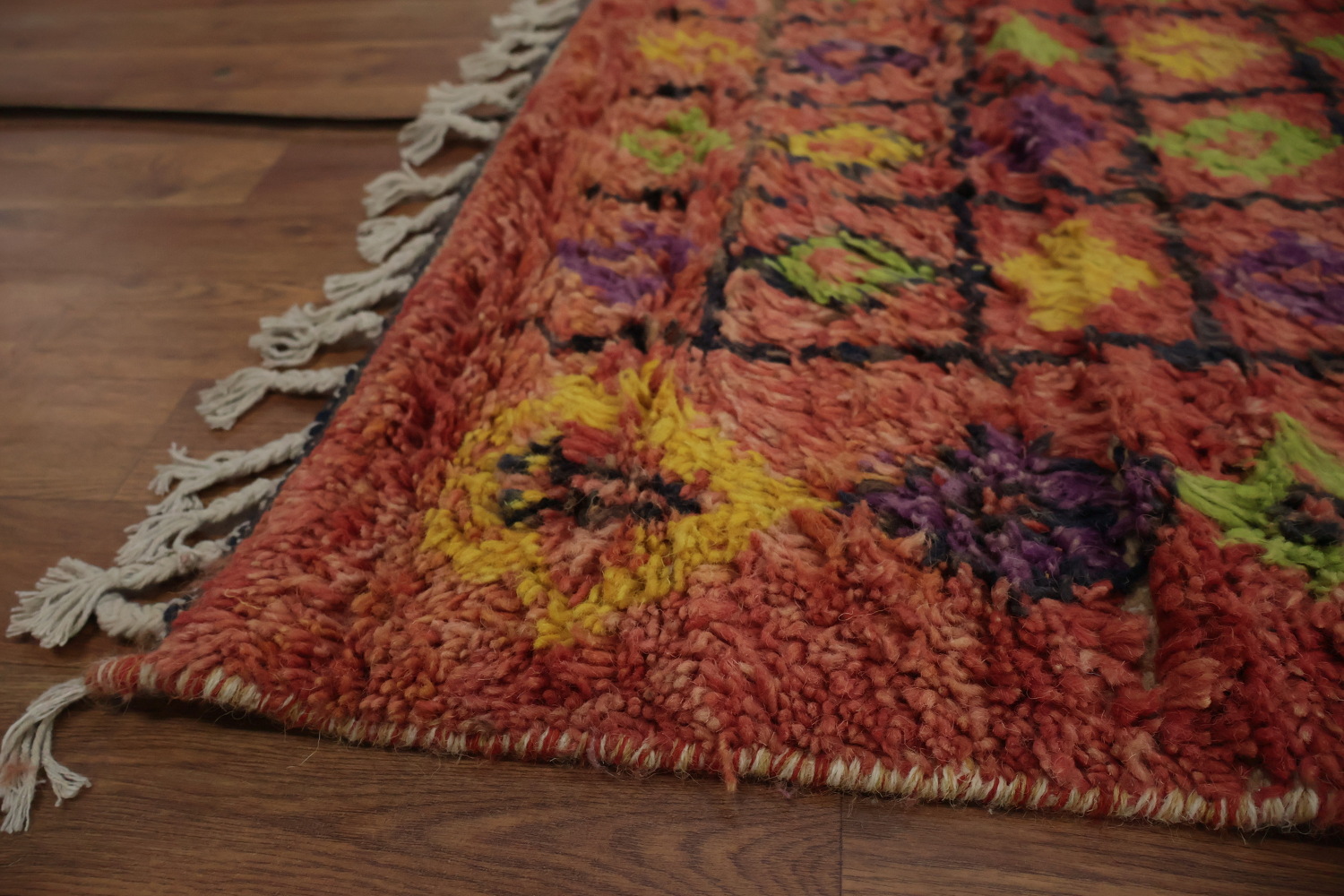 Diamond-Patterned Moroccan Area Rug 7x10 for Modern Interiors