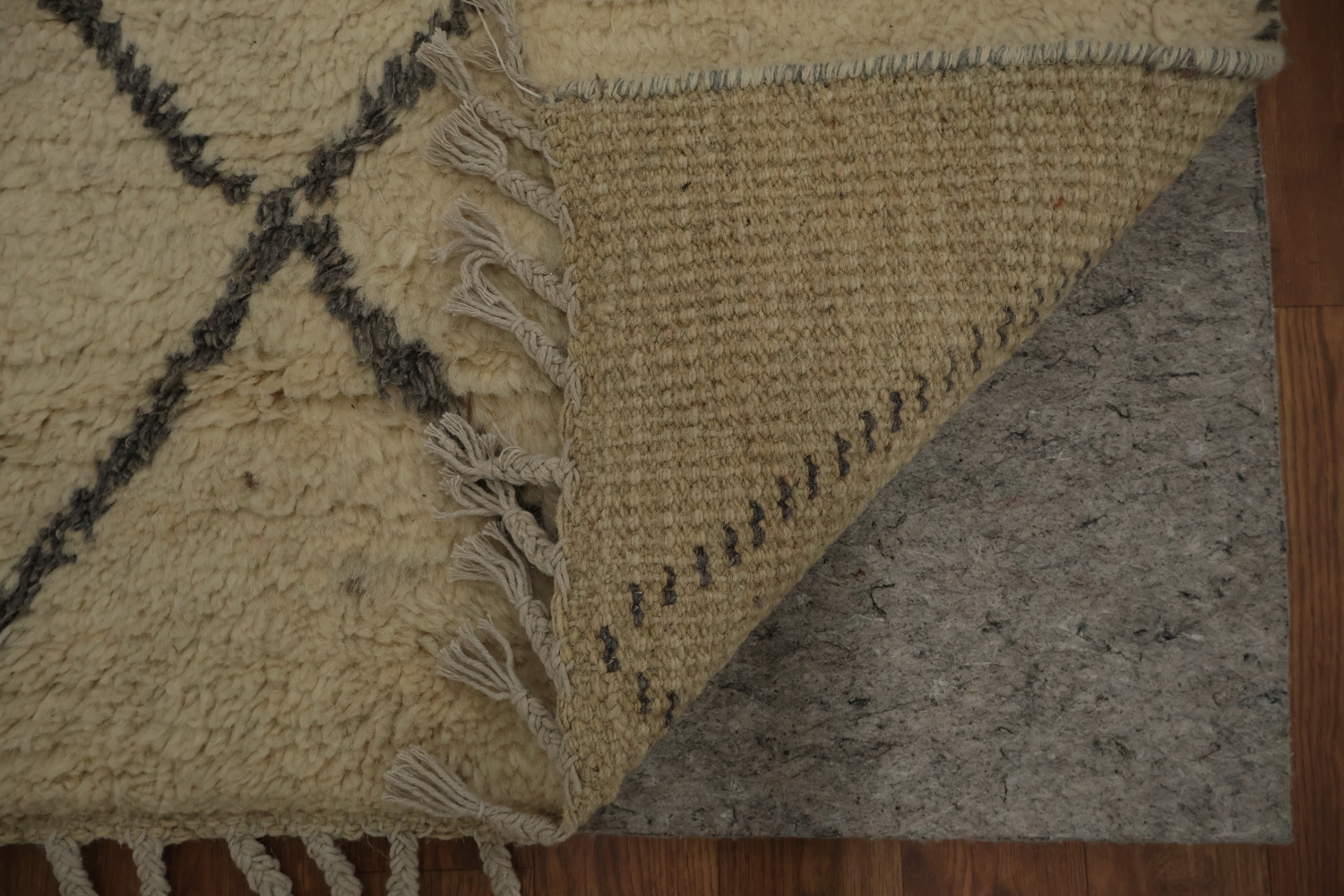 Minimalist Moroccan Wool Area Rug 6x9 in Neutral Beige Tones
