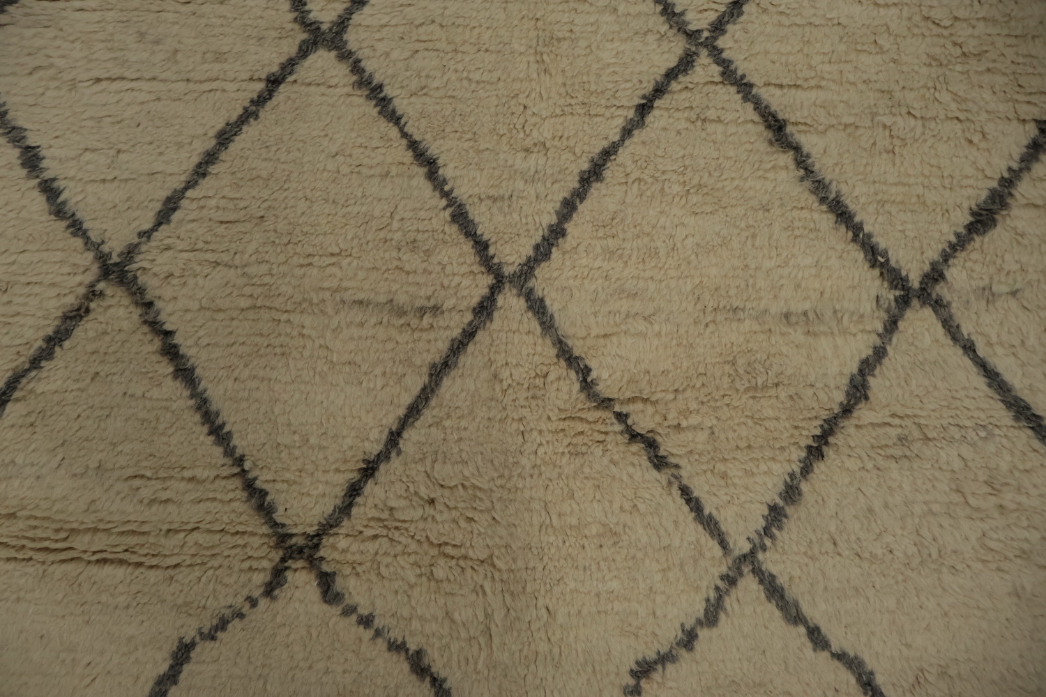 Minimalist Moroccan Wool Area Rug 6x9 in Neutral Beige Tones