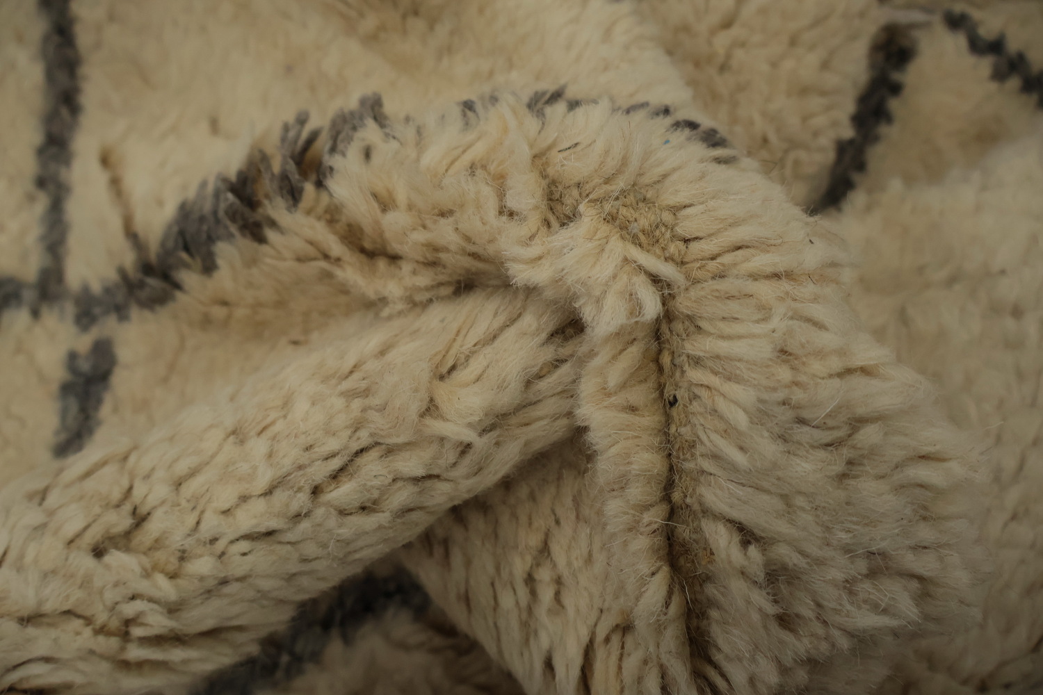 Minimalist Moroccan Wool Area Rug 6x9 in Neutral Beige Tones