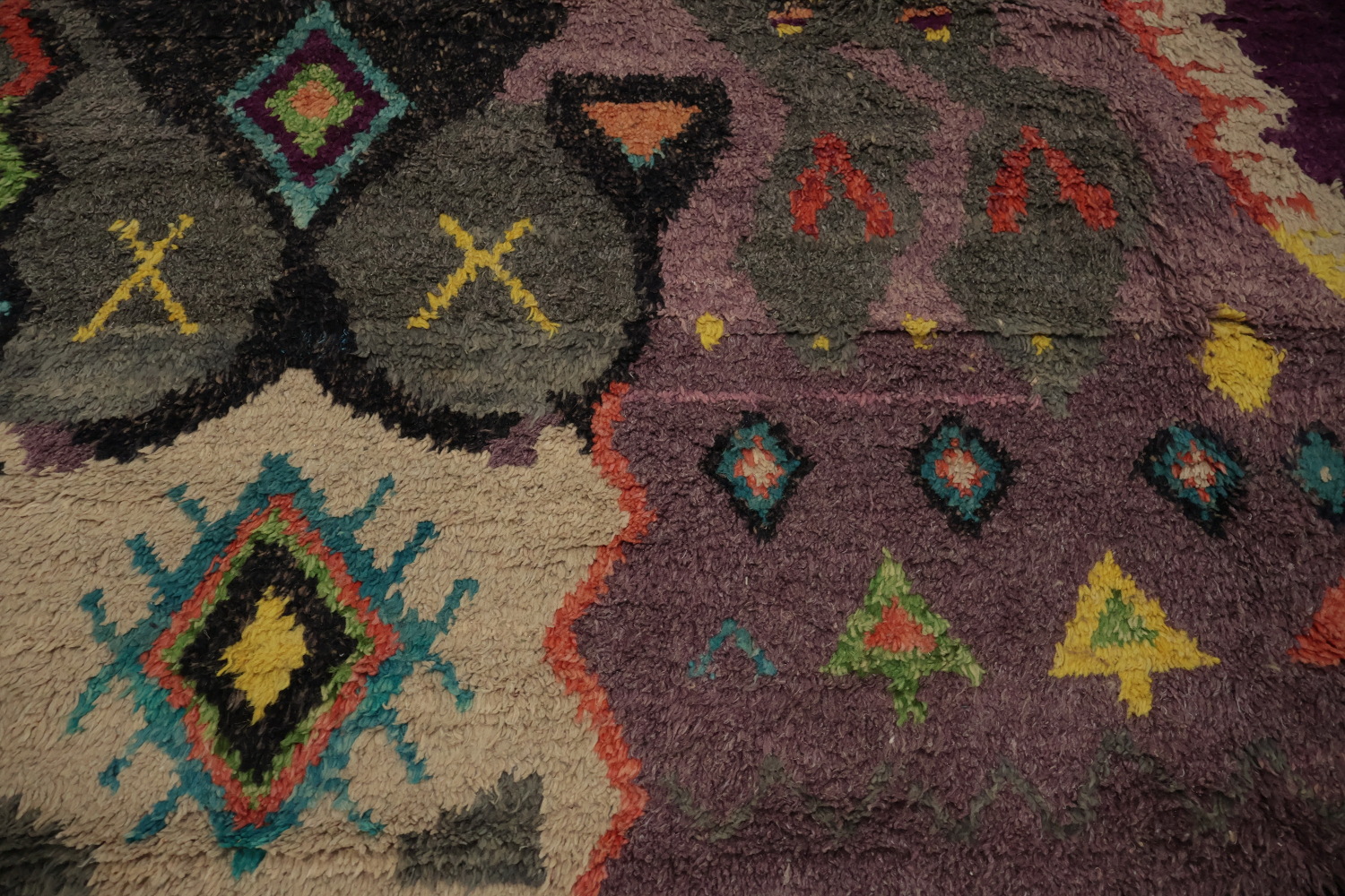 Eclectic Plush Moroccan Area Rug 9x13 for a Dynamic Room Vibe