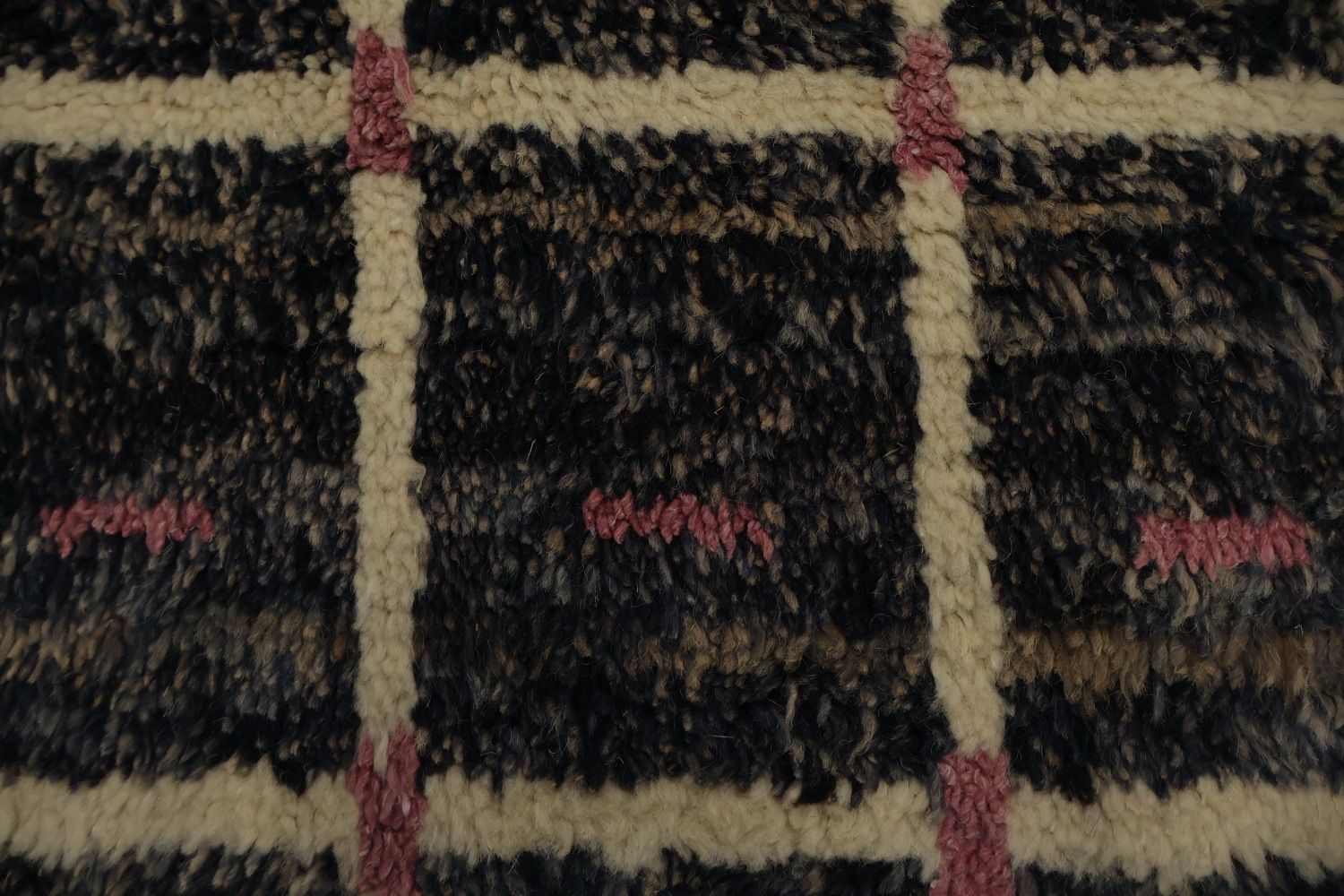 Chic Black and Navy Checkered Moroccan Area Rug for Living Room 10'x15'