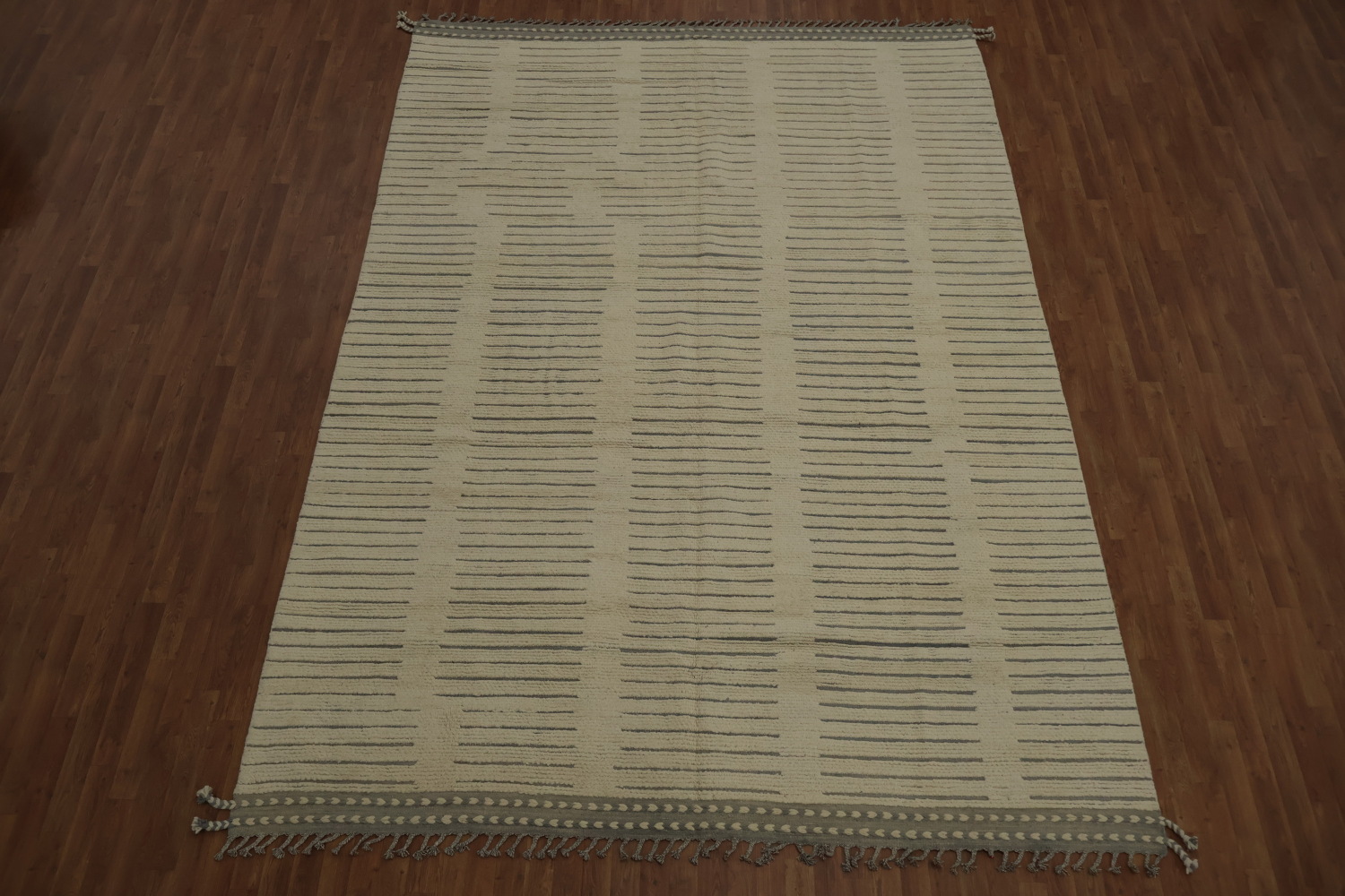 Moroccan Modern Area Rug 9x13 Boasting Stylish Minimalist Lines