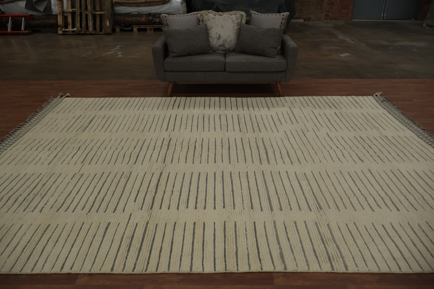 Moroccan Modern Area Rug 9x13 Boasting Stylish Minimalist Lines