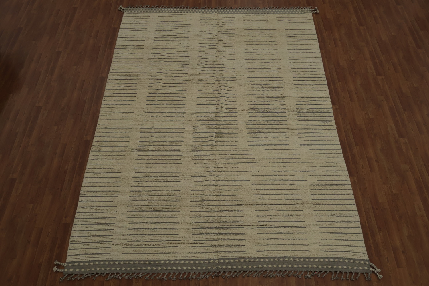 Moroccan Modern Area Rug 9x13 Boasting Stylish Minimalist Lines
