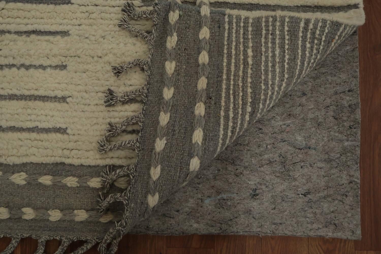 Moroccan Modern Area Rug 9x13 Boasting Stylish Minimalist Lines