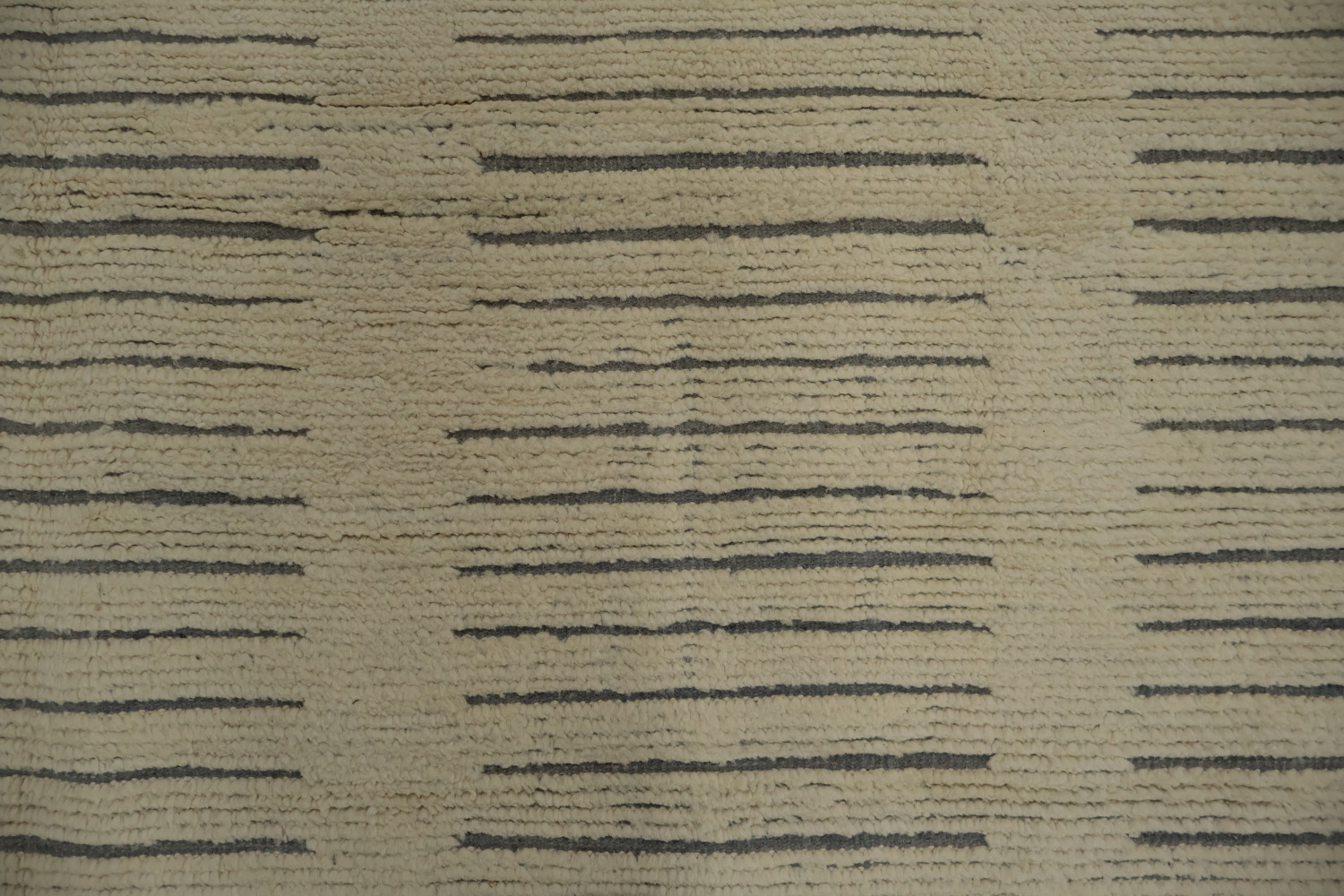 Moroccan Modern Area Rug 9x13 Boasting Stylish Minimalist Lines
