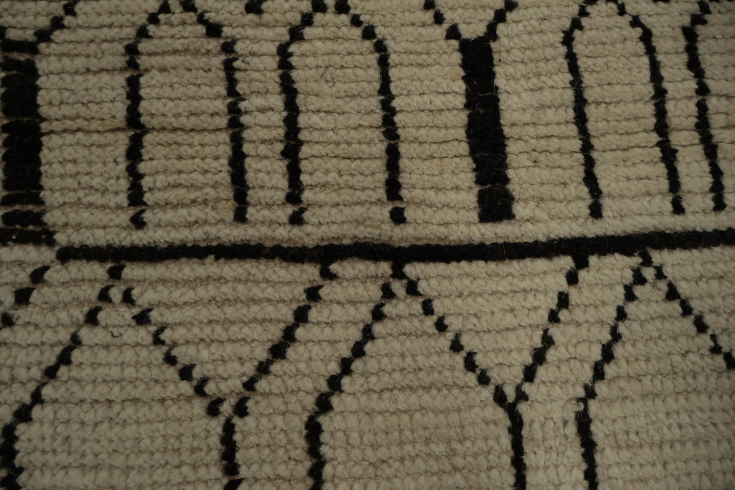 Elegant Geometric Moroccan Area Rug 8x11 for Stylish Home Decor