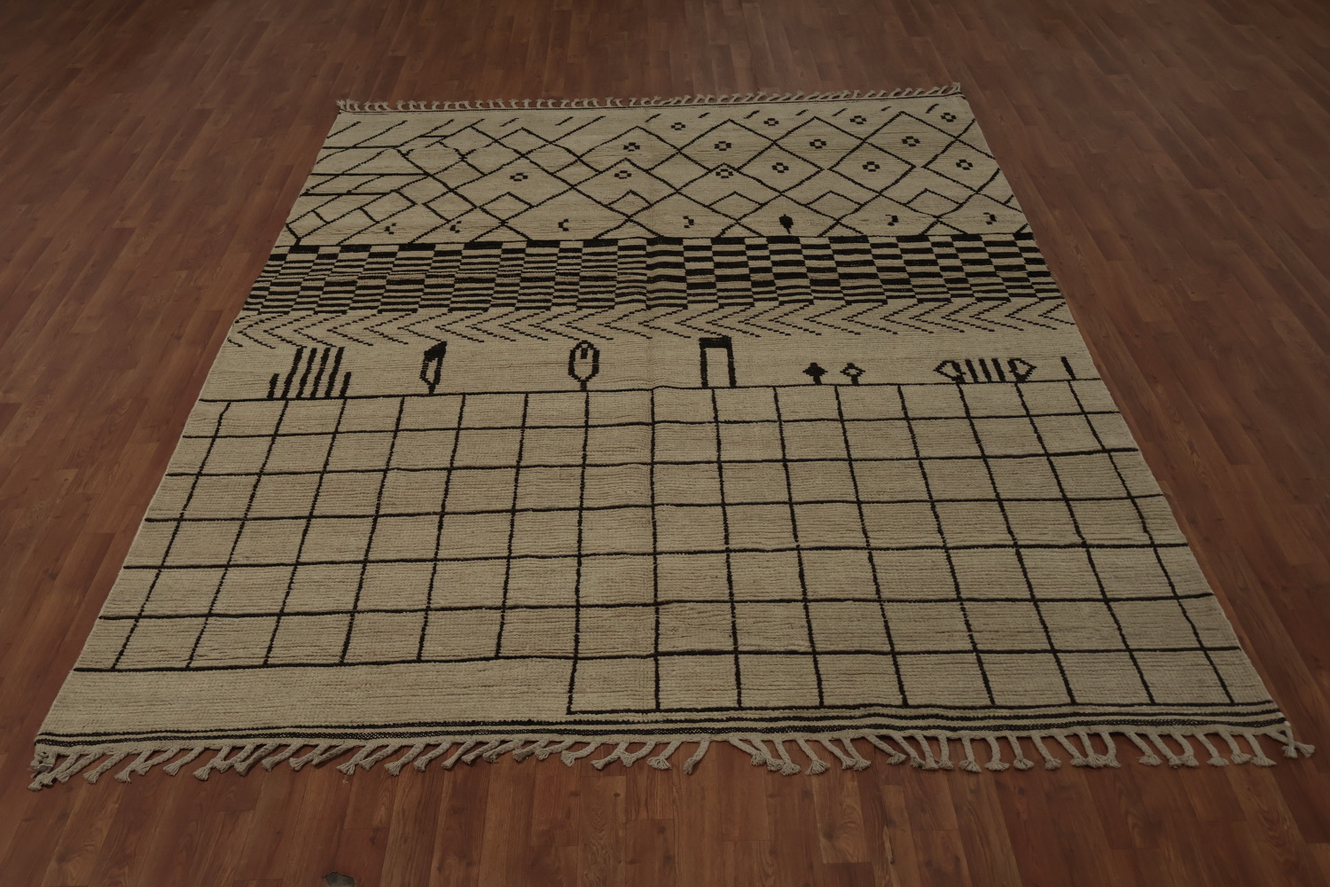 Sophisticated Moroccan Area Rug 8x10 with Intricate Line Patterns
