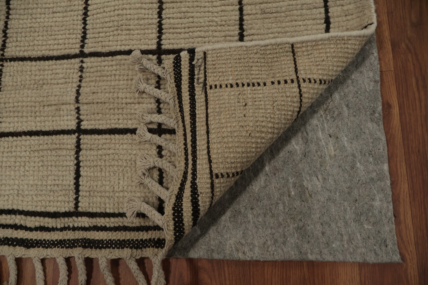 Sophisticated Moroccan Area Rug 8x10 with Intricate Line Patterns