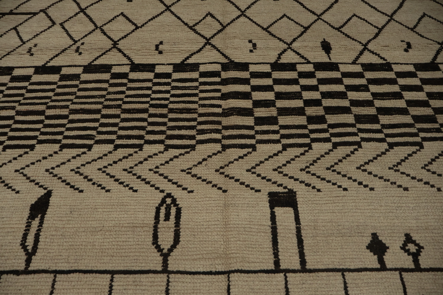 Sophisticated Moroccan Area Rug 8x10 with Intricate Line Patterns