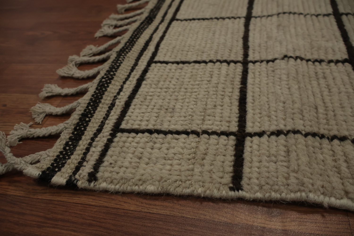 Sophisticated Moroccan Area Rug 8x10 with Intricate Line Patterns