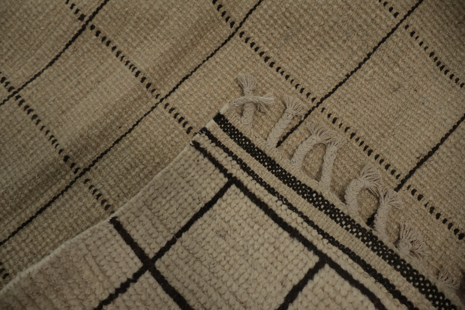 Sophisticated Moroccan Area Rug 8x10 with Intricate Line Patterns