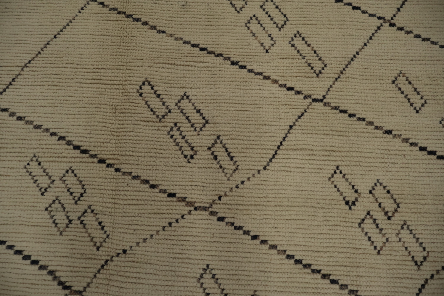 Elegant Geometric Moroccan Area Rug 9x12 for Chic Interiors