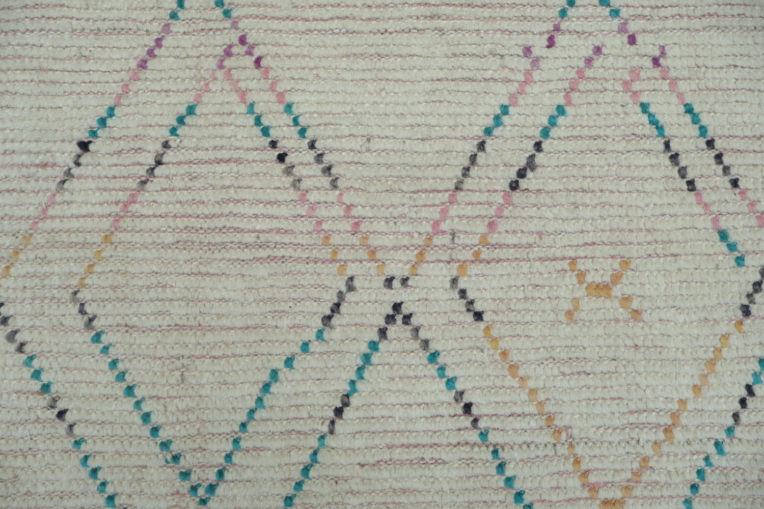 Chic and Modern: Minimalist Diamond Pattern Moroccan Rug 6x10