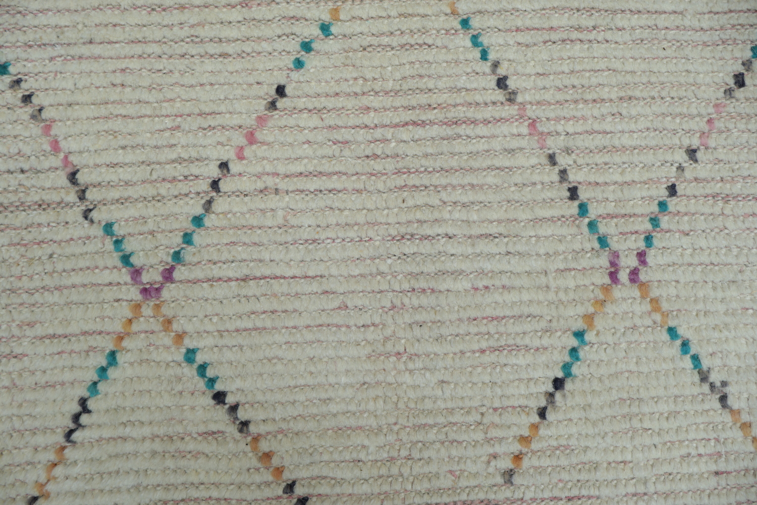 Chic and Modern: Minimalist Diamond Pattern Moroccan Rug 6x10