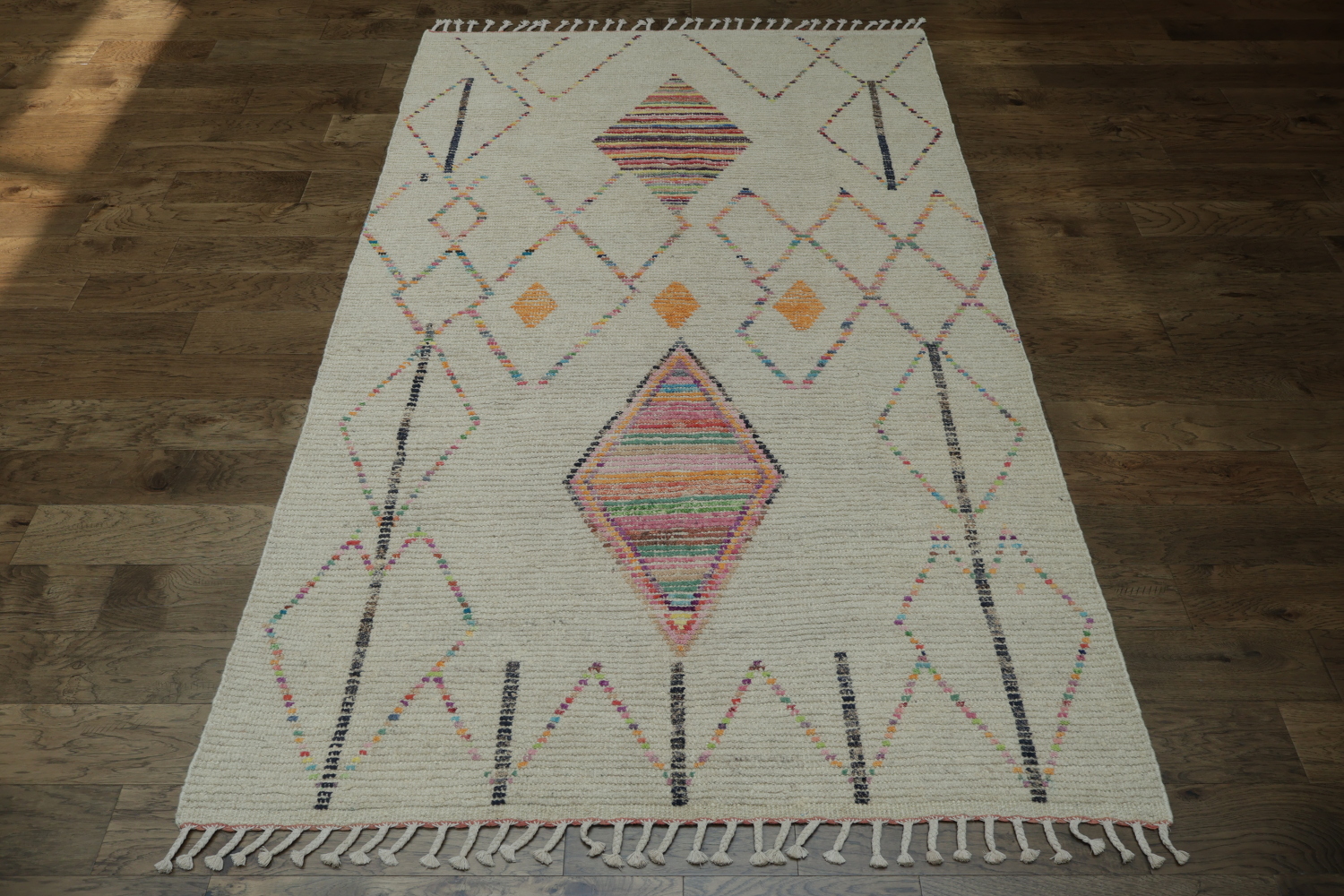Sleek Modern Moroccan Rug: Abstract Geometric Symmetry for Any Room 6x10