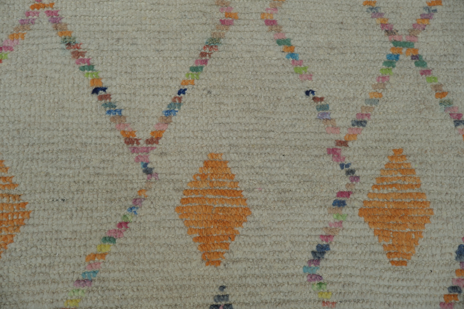 Sleek Modern Moroccan Rug: Abstract Geometric Symmetry for Any Room 6x10