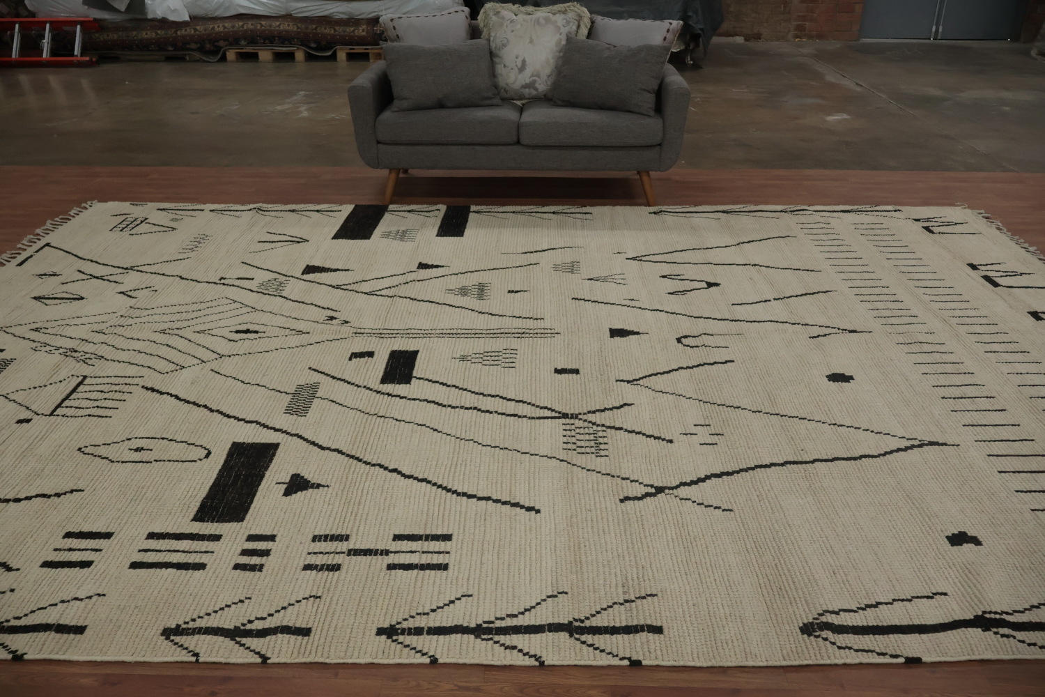 Transform Your Room with This Moroccan Large Modern Rug 10x15