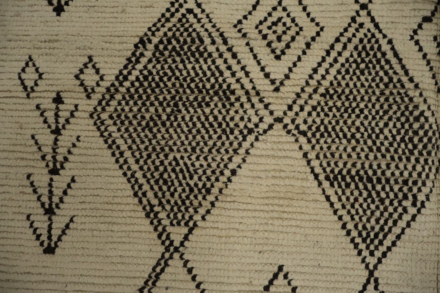 Modern Moroccan Area Rug 6x10 Perfect for Stylish Home Decor
