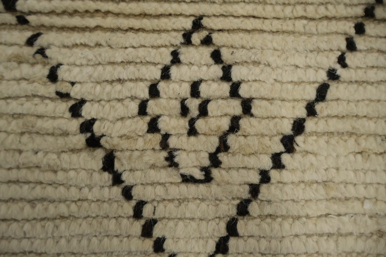 Modern Moroccan Area Rug 6x10 Perfect for Stylish Home Decor
